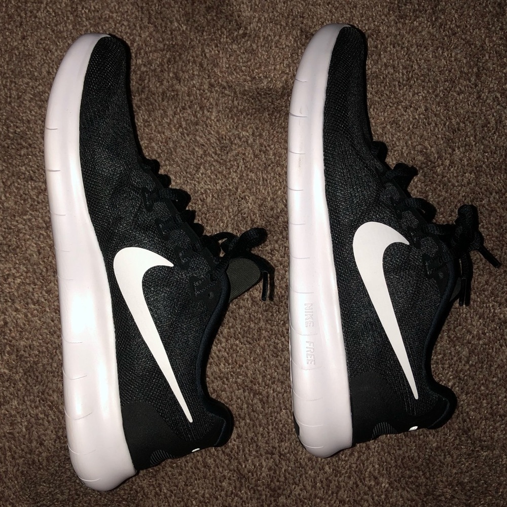 Like New! Nike Womens Free RN 880840-001 Black Running Shoes Lace Up Size US 8.5
